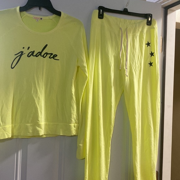 SUNDRY NWOT Neon Yellow J’adore Pullover and jogger set Size Small - Picture 4 of 4